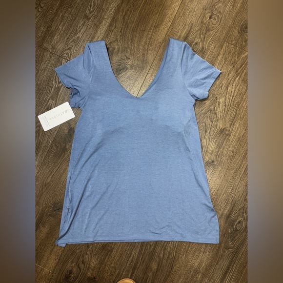 *NWT* Athleta Essence Support Top in blue - Picture 5 of 7